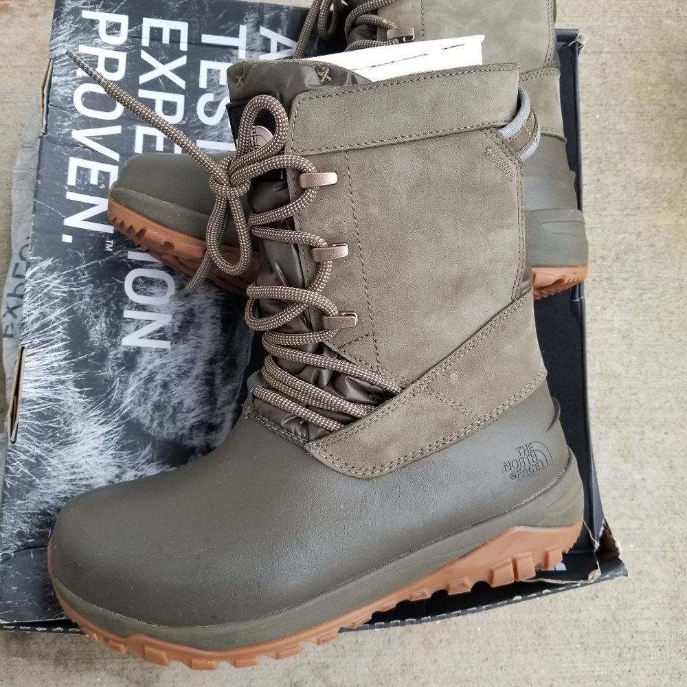 Women's The North Face Yukiona Mid snow Hiking Boot Green size 8.5 US